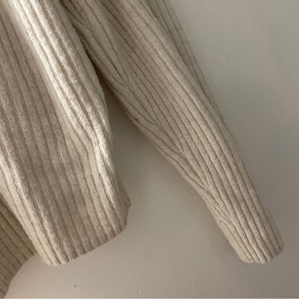 H&M Sweater - Picture 4 of 7